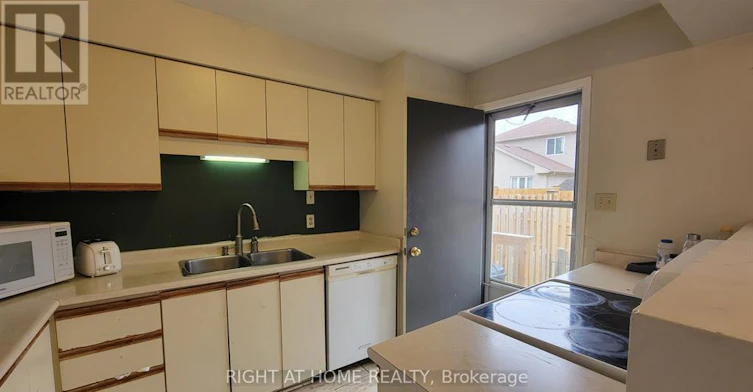 108-733 Deveron Crescent, London, ON, N5Z 4X7 - 2