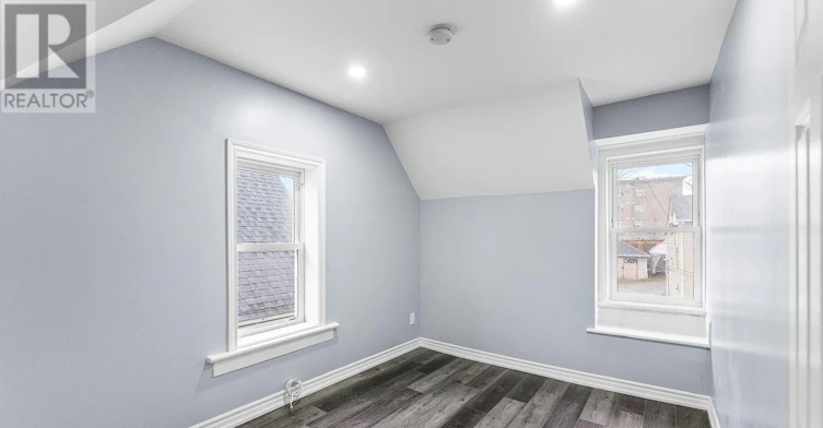 30 Division Street, St. Catharines, ON, L2R 3G2 - 4
