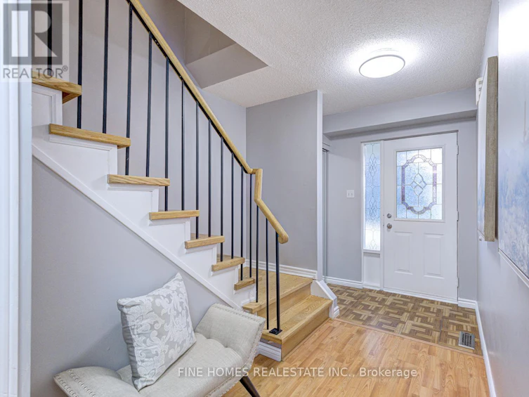 302 Maciver Boulevard, Newmarket, ON, L3X 1Y4 - 3