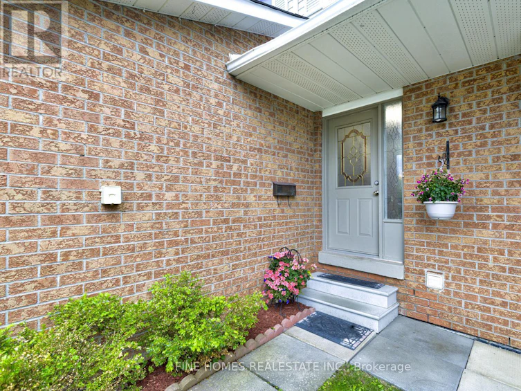 302 Maciver Boulevard, Newmarket, ON, L3X 1Y4 - 2