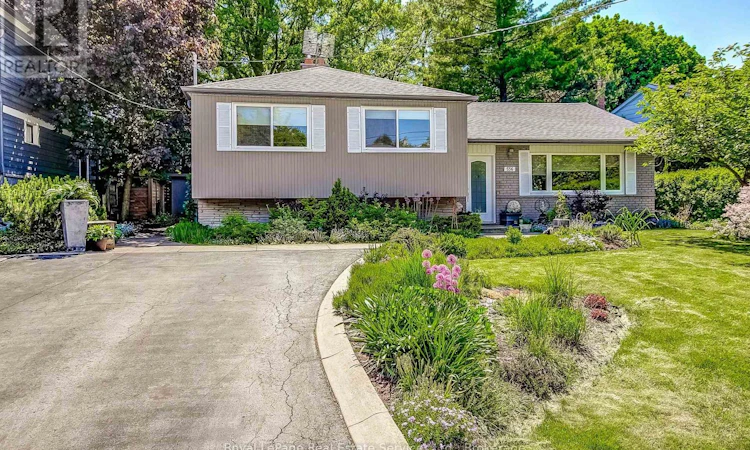 556 Trafford Crescent