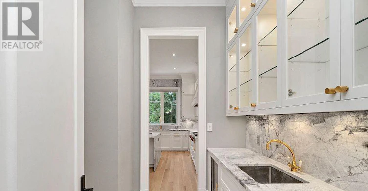 8 Vesta Drive, Toronto, ON, M5P 2Z5 - 13