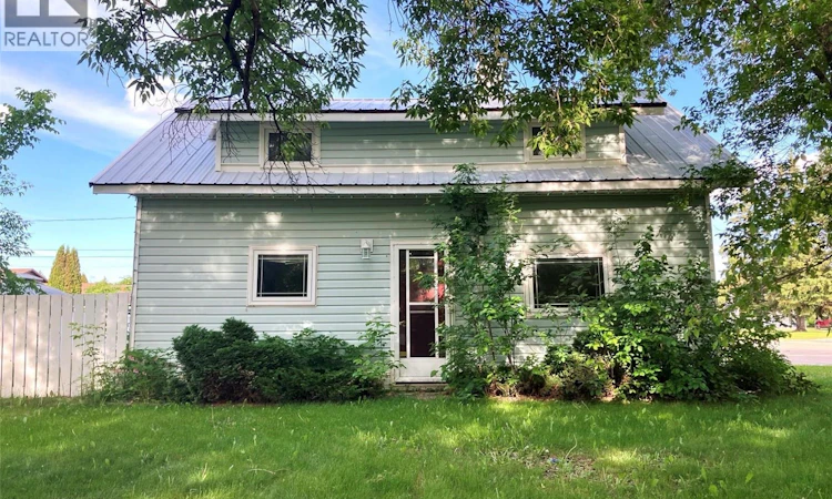 911 1st Street W