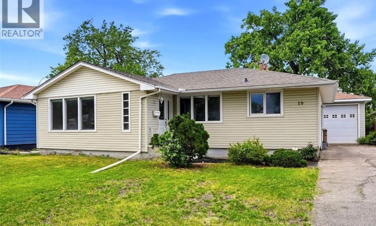 10 Lamont Crescent