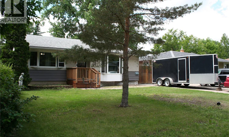 128 Riddell Crescent
