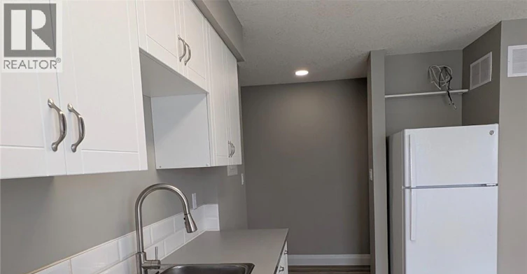 11-135 Wellington Street N, Kitchener, ON, N2H 5J9 - 4