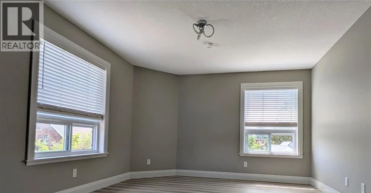 11-135 Wellington Street N, Kitchener, ON, N2H 5J9 - 9