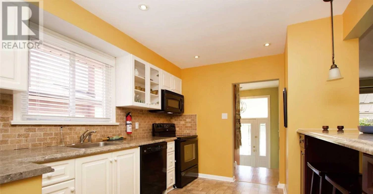 38 Rochman Boulevard, Toronto, ON, M1H 1S2 - 2
