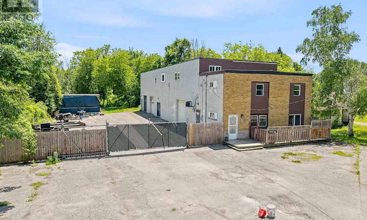 177 Davis Street W