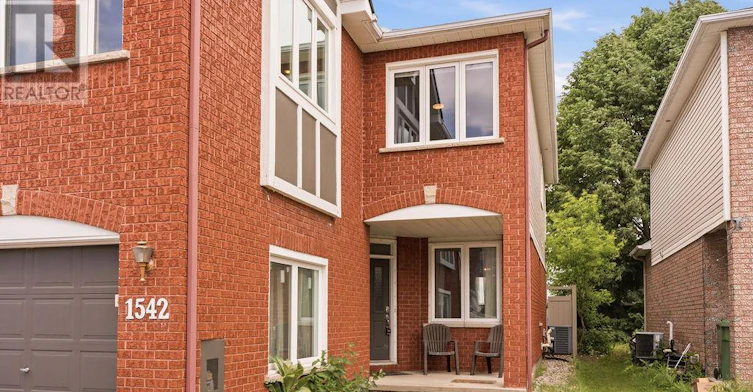 1542 Tonilee Drive, Ottawa, ON, K1J 1C1 - 2