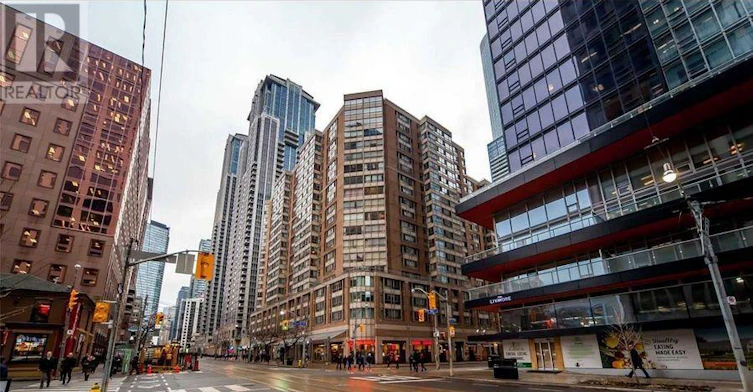 1307-717 Bay Street, Toronto, ON, M5G 2J9 - 38