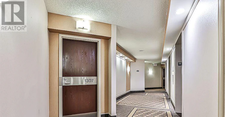 1307-717 Bay Street, Toronto, ON, M5G 2J9 - 7