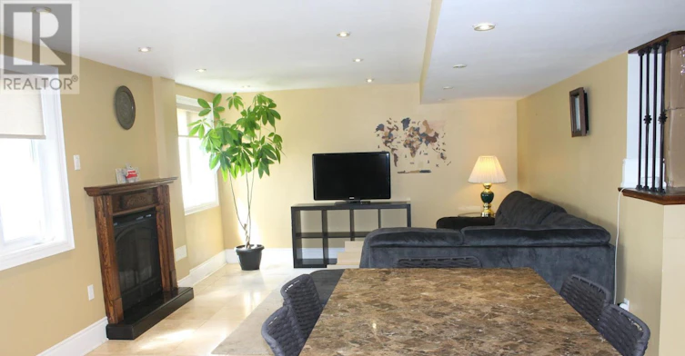 37 Townwood Drive, Richmond Hill, ON, L4E 4S9 - 2
