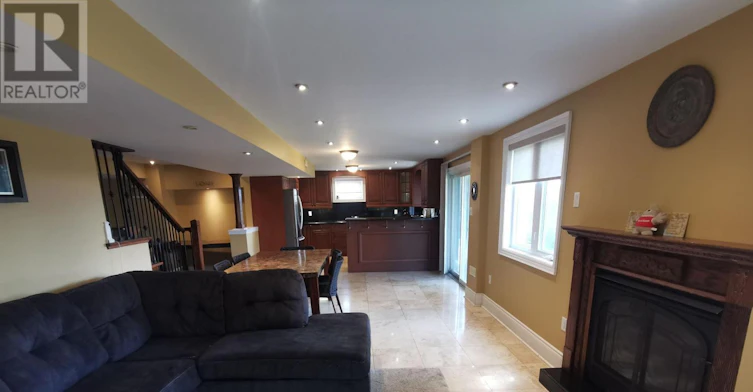 37 Townwood Drive, Richmond Hill, ON, L4E 4S9 - 4
