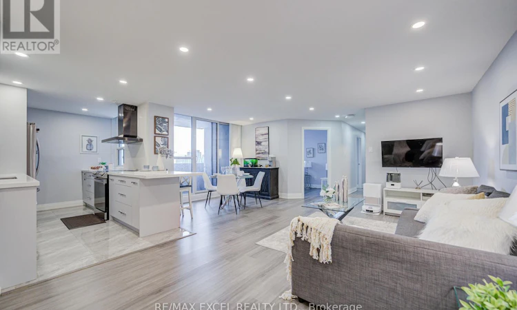 1801-5 Old Sheppard Avenue