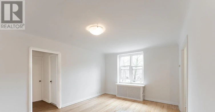 35-8 Mallory Gardens, Toronto, ON, M4V 2A6 - 2