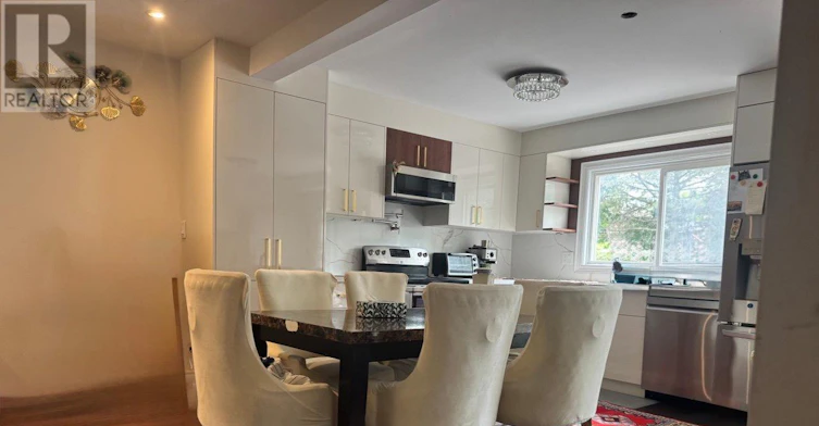 24 Valhalla Court, Aurora, ON, L4G 5W3 - 4