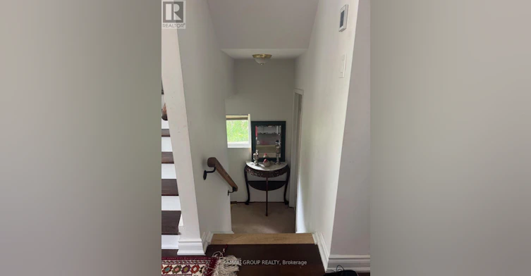 24 Valhalla Court, Aurora, ON, L4G 5W3 - 8