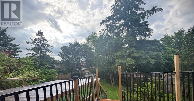 24 Valhalla Court, Aurora, ON, L4G 5W3