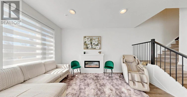 1430 19th Avenue, Richmond Hill, ON, L4E 1P3 - 4