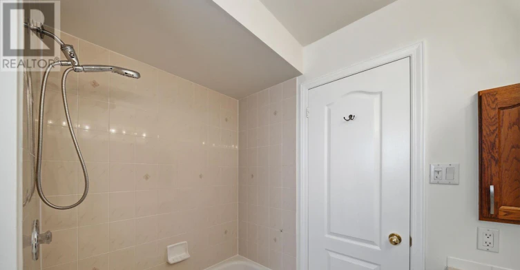2023 Rolling Brook Drive, Ottawa, ON, K1W 1C9 - 23