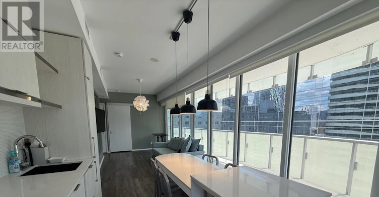 1709-197 Yonge Street, Toronto, ON, M5B 1M4 - 5