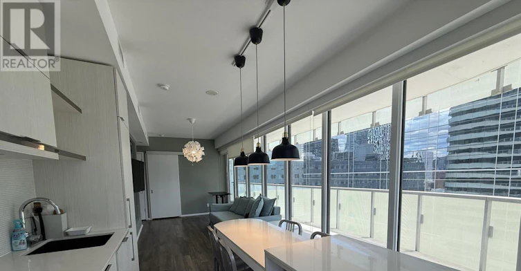 1709-197 Yonge Street, Toronto, ON, M5B 1M4 - 6