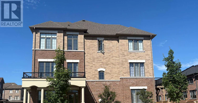 2 Hallmark Way, Whitby, ON, L1P 0K2 - 3