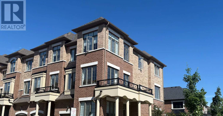 2 Hallmark Way, Whitby, ON, L1P 0K2