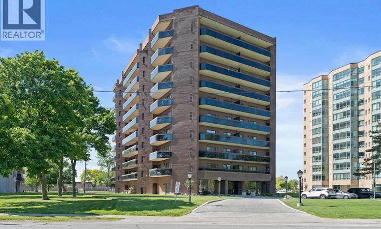 702-3663 Riverside Drive East