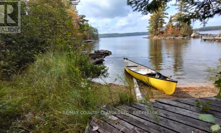 860 Mazinaw Lake