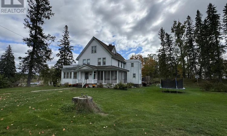 8 Private Road
