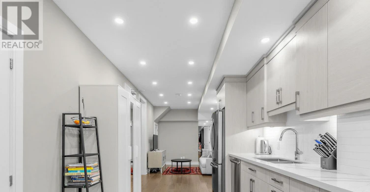 UPPER-133 Cowan Avenue, Toronto, ON, M6K 2N1 - 7