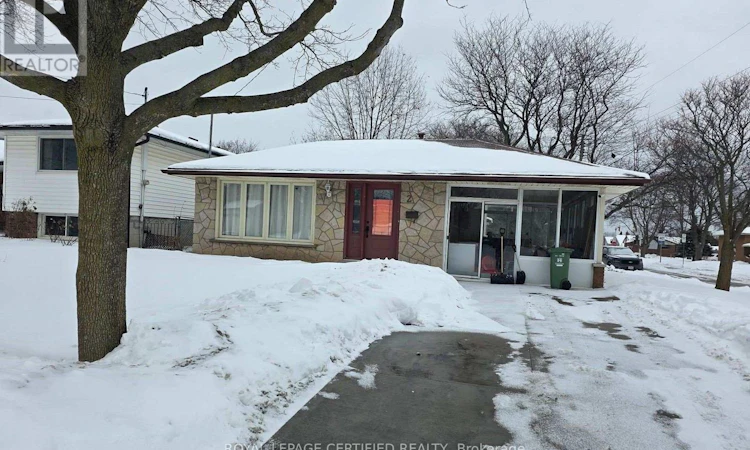 2 Rideau Crescent