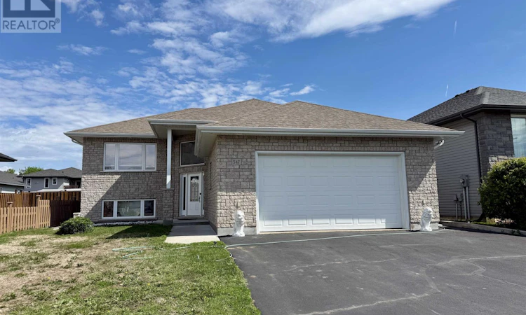 547 Fireweed Bay