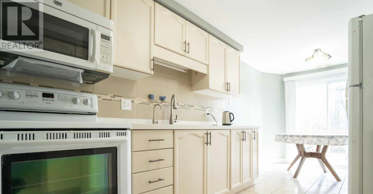 407 Downsview Place, Waterloo, ON, N2K 3W6 - 2
