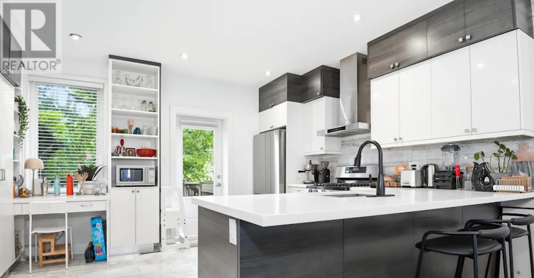 6 Ridley Gardens, Toronto, ON, M6R 2T8 - 9