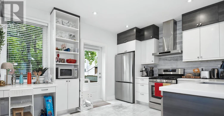 6 Ridley Gardens, Toronto, ON, M6R 2T8 - 10