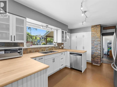 1428 Balfour Street - 3