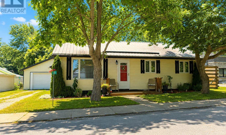14 Bay Avenue