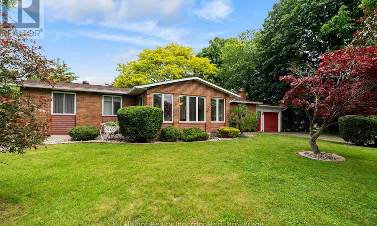 232 Picton Street W