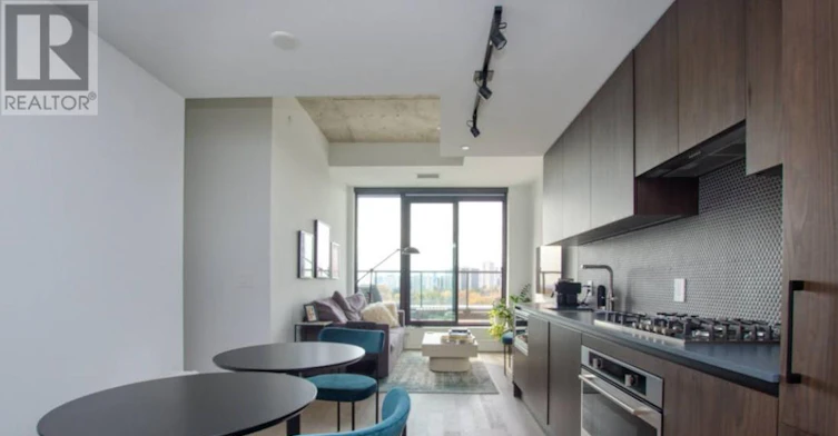 801-2720 Dundas Street W, Toronto, ON, M6P 1Y2