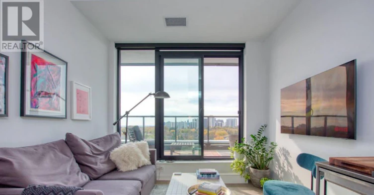 801-2720 Dundas Street W, Toronto, ON, M6P 1Y2 - 2