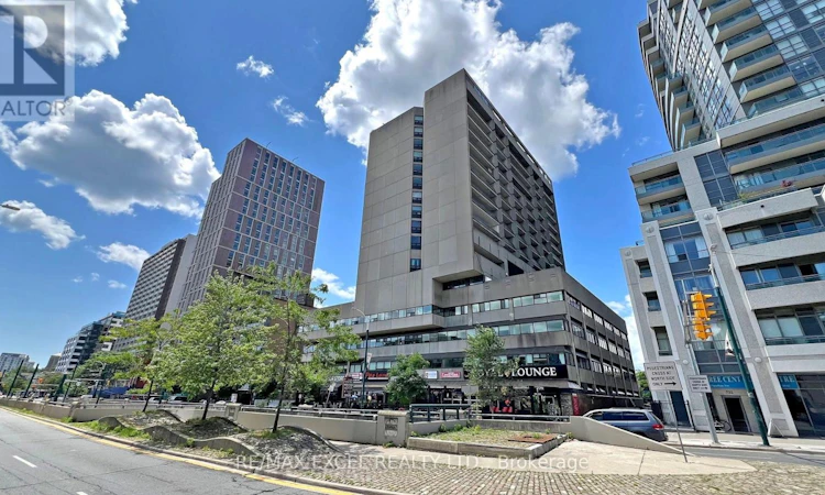 1605-720 Spadina Avenue
