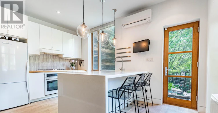 241 Garden Avenue, Toronto, ON, M6R 1J2 - 9