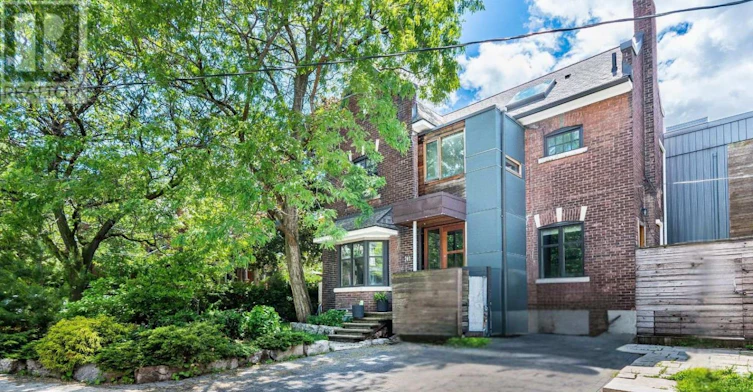 241 Garden Avenue, Toronto, ON, M6R 1J2