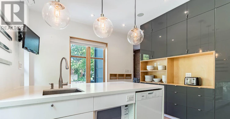 241 Garden Avenue, Toronto, ON, M6R 1J2 - 13