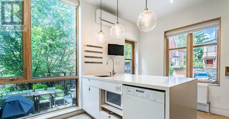 241 Garden Avenue, Toronto, ON, M6R 1J2 - 12