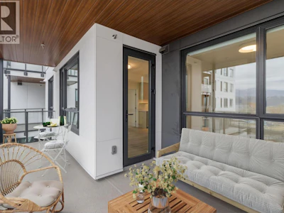 213-3051 Abbott Street - 2