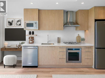 609-3051 Abbott Street - 3